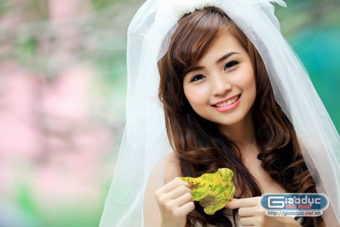 Chọn gam màu hồng cam nhẹ làm ửng hồng đôi má bầu bĩnh Nana đã chinh phục hoàn toàn với nét đẹp kiêu sa và quyến rũ. Chọn gam màu hồng cam nhẹ làm ửng hồng đôi má bầu bĩnh Nana đã chinh phục hoàn toàn với nét đẹp kiêu sa và quyến rũ.