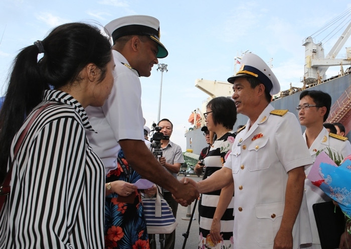 Lễ đón chính thức diễn ra tại cầu cảng Tiên Sa. Ảnh T.L Lễ đón chính thức diễn ra tại cầu cảng Tiên Sa. Ảnh T.L