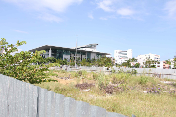 Dự án “treo” nhiều năm liền, UBND TP Đà Nẵng đôn đốc Chủ đầu tư thực hiện dự án, nếu không thực hiện đúng cam kết tiến độ đề ra là đến ngày 1/1/2016, không triển khai xây dựng hạng mục phần thân của tòa tháp, UBND TP Đà Nẵng sẽ xem xét thu hồi dự án.