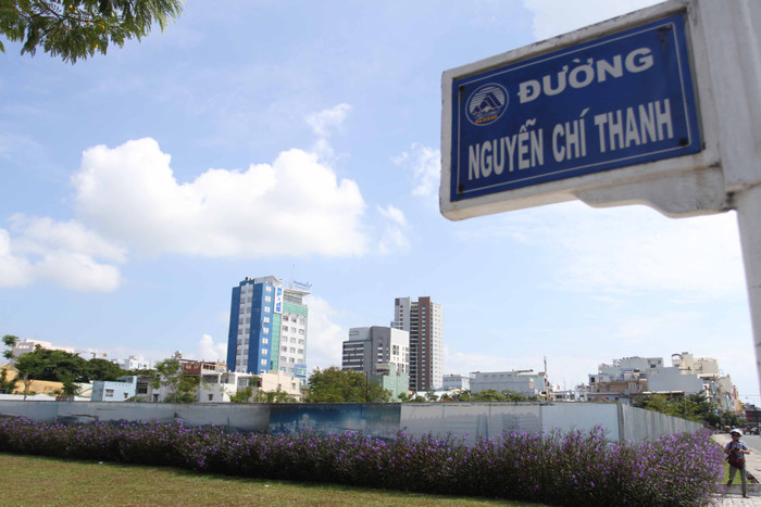 Dự án Trung tâm thương mại, khách sạn, văn phòng và căn hộ cao cấp Viễn Đông Meridian, chủ đầu tư là Công ty Cổ phần địa ốc Viễn Đông Việt Nam, với tổng diện tích hơn 11.000 m2. Quy mô dự án đầu tư và kinh doanh trung tâm thương mại, trung tâm hội nghị, hội thảo, khu khách sạn 260 phòng đạt tiêu chuẩn 5 sao; văn phòng cho thuê đạt tiêu chuẩn cao cấp; khu căn hộ cao cấp 662 căn để bán và cho thuê. Tổng vốn đầu tư dự kiến 3.437,32 tỷ đồng.