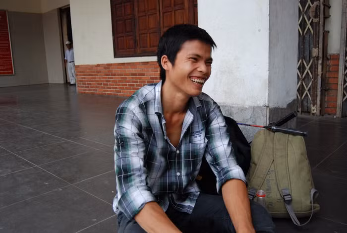 Chàng trai này là một thành viên trong gia đình anh gồm có 5 người không quản đường xá từ Thanh Hóa lên Hà Nội, cả gia đình cùng đưa thí sinh lên dự thi.