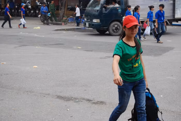 Thí sinh này một mình từ quê lên thành phố dự thi. Gương mặt lo âu và mệt mỏi hiện rõ trên gương mặt của em.