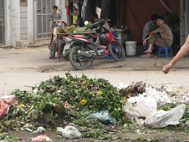 Rác thải đã “cảm hóa” con người trở nên thờ ơ cho dù là ngay trước mắt của mình. Rác thải đã “cảm hóa” con người trở nên thờ ơ cho dù là ngay trước mắt của mình.