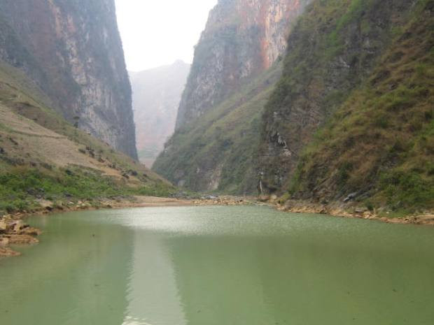 Dáng hình sông Nho Quê trong nắng chiều xuân Dáng hình sông Nho Quê trong nắng chiều xuân