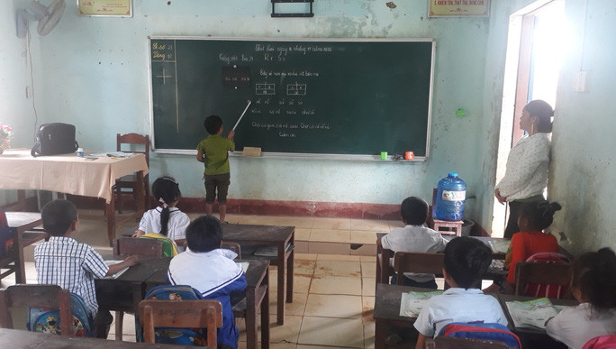 Tiết học đầu trên trở lại sau lũ tại trường Tiểu học và Trung học cơ sở Hướng Việt. Tiết học đầu trên trở lại sau lũ tại trường Tiểu học và Trung học cơ sở Hướng Việt.