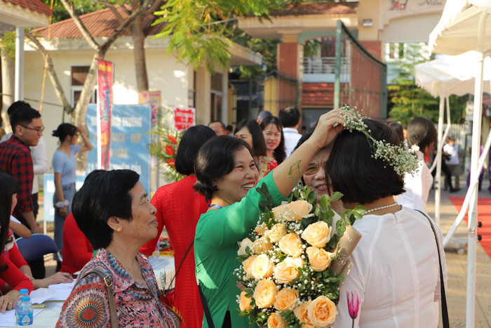 Hạnh phúc ngày hội trường... Hạnh phúc ngày hội trường...