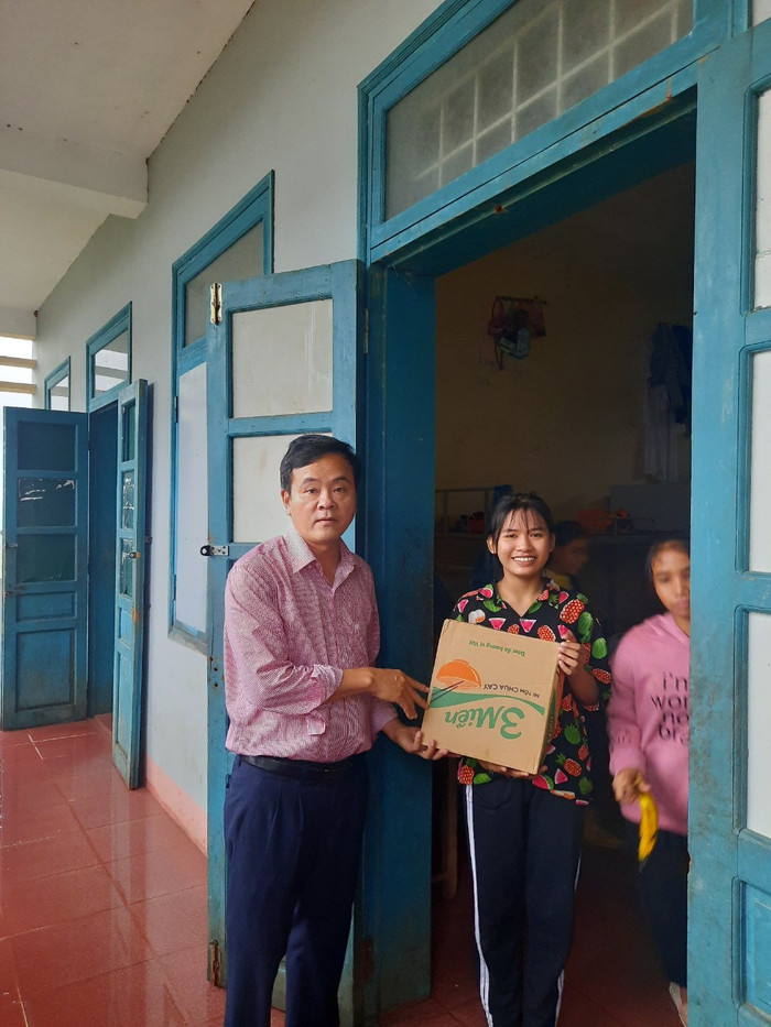 Món quà của các thầy cô giáo cho học sinh. Món quà của các thầy cô giáo cho học sinh.