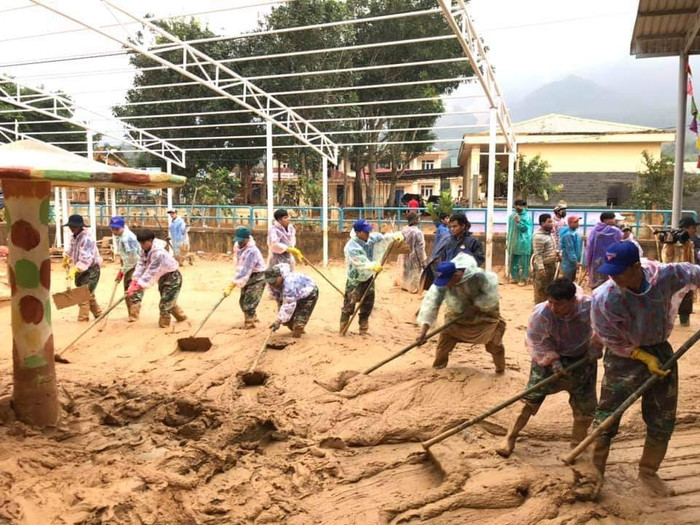 Chung tay quân dân đã góp phần đưa Hướng Việt trở lại cuộc sống thường nhật. Chung tay quân dân đã góp phần đưa Hướng Việt trở lại cuộc sống thường nhật.
