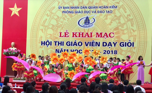 Các thầy cô cần biết về các quy định liên quan đến hội thi giáo viên dạy giỏi. Ảnh Hà Nội mới Các thầy cô cần biết về các quy định liên quan đến hội thi giáo viên dạy giỏi. Ảnh Hà Nội mới