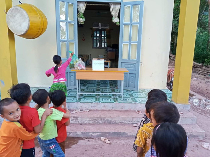 Học sinh ở điểm bản Huổi Lụ 2 tham gia ủng hộ. Ảnh: Trường Nậm Nhừ Học sinh ở điểm bản Huổi Lụ 2 tham gia ủng hộ. Ảnh: Trường Nậm Nhừ