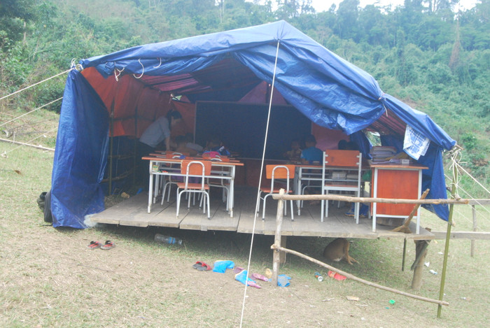 Lớp học ở bản Sắt. Lớp học ở bản Sắt.