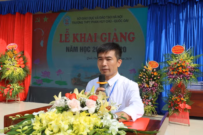 ông Nguyễn Thanh Tuấn - Hiệu trưởng trường Trung học phổ thông Phan Huy Chú huyện Quốc Oai. Ảnh: trường Phan Huy Chú