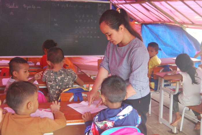 Xa nhà, xa con niềm vui của cô Yến mỗi ngày là thấy học trò lên "lớp" đủ. Xa nhà, xa con niềm vui của cô Yến mỗi ngày là thấy học trò lên "lớp" đủ.