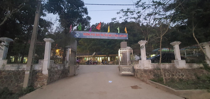 Trường Phổ thông dân tộc bán trú Tiểu học và Trung học cơ sở Sam Kha, huyện Sốp Cộp, Sơn La. Ảnh: LC Trường Phổ thông dân tộc bán trú Tiểu học và Trung học cơ sở Sam Kha, huyện Sốp Cộp, Sơn La. Ảnh: LC