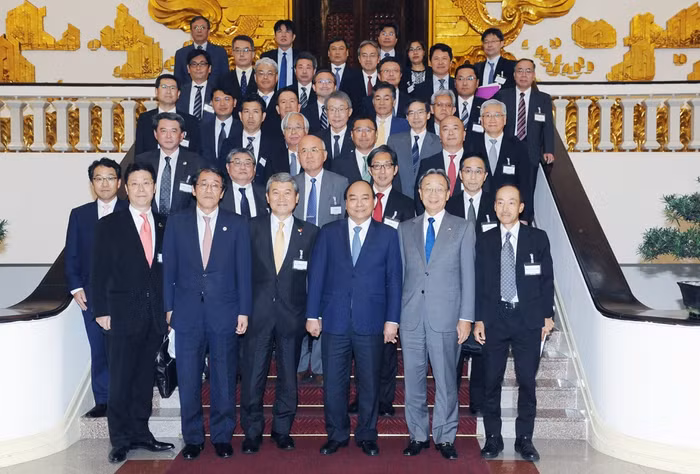 Thủ tướng Nguyễn Xuân Phúc và các thành viên của đoàn. (Ảnh: VGP)