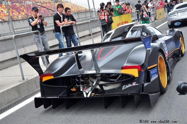 Mỗi siêu xe có một cấu tạo hình thù riêng Mỗi siêu xe có một cấu tạo hình thù riêng