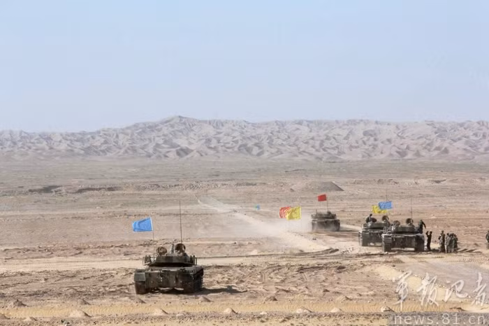 Cơ động tác chiến giữa hoang mạc