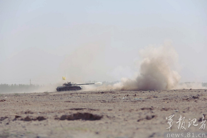 Cơ động tác chiến giữa thao trường trống trải