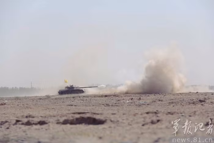 Cơ động tác chiến giữa thao trường trống trải