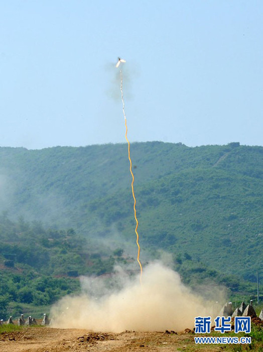 Lực lượng học viên sĩ quan công binh thực hành kỹ thuật mở đường Lực lượng học viên sĩ quan công binh thực hành kỹ thuật mở đường