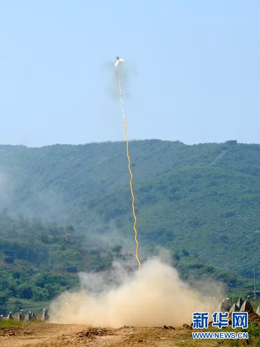 Lực lượng học viên sĩ quan công binh thực hành kỹ thuật mở đường Lực lượng học viên sĩ quan công binh thực hành kỹ thuật mở đường