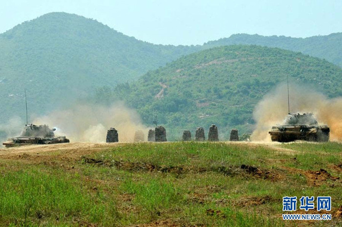 Lực lượng tăng thiết giáp tham gia mở cửa đầu cầu với vai trò hỏa lực mạnh Lực lượng tăng thiết giáp tham gia mở cửa đầu cầu với vai trò hỏa lực mạnh