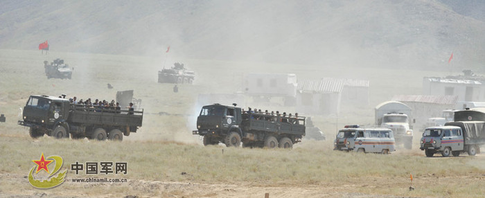 Các cánh quân cơ động vào thao trường Các cánh quân cơ động vào thao trường