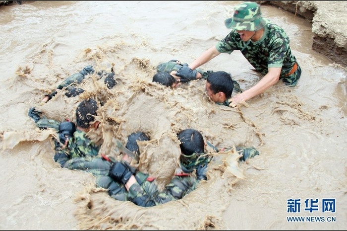 Kỳ huấn luyện tân binh "ma quỷ" Kỳ huấn luyện tân binh "ma quỷ"
