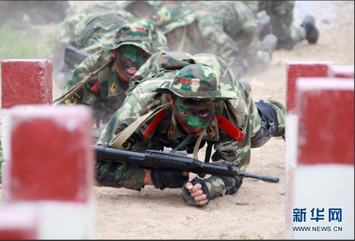 Huấn luyện chiến thuật lăn, lê, bò, trườn Huấn luyện chiến thuật lăn, lê, bò, trườn