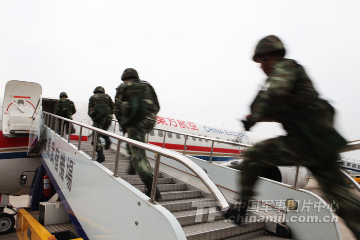 Cơ động lên máy bay Cơ động lên máy bay