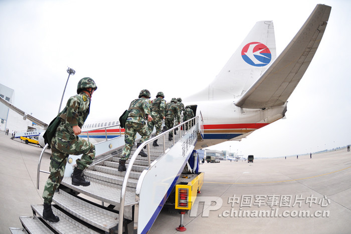 Cơ động lên máy bay Cơ động lên máy bay