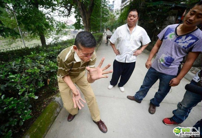 "Quỷ mặt nát" đang đăng tin thu nhận đệ tử, nhưng trở thành người của môn phái này không hề đơn giản, thậm chí còn khó hơn là xin gia nhập Thiếu Lâm hay Võ Đang "Quỷ mặt nát" đang đăng tin thu nhận đệ tử, nhưng trở thành người của môn phái này không hề đơn giản, thậm chí còn khó hơn là xin gia nhập Thiếu Lâm hay Võ Đang