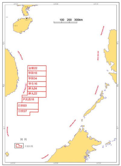Sơ đồ vị trí 9 lô tập đoàn CNOOC Trung Quốc mời thầu quốc tế nằm hoàn toàn trong thềm lục địa Việt Nam và không có bất cứ tranh chấp nào, một động thái leo thang vi phạm nghiêm trọng chủ quyền Việt Nam của phía Trung Quốc dựa vào bảo đồ Đường lưỡi bò 9 đoạn (phi pháp, phi lý, không thể chấp nhận) - ảnh trên là bản đồ do Trung Quốc tạo ra, xâm phạm trắng trợn chủ quyền của nước khác. Sơ đồ vị trí 9 lô tập đoàn CNOOC Trung Quốc mời thầu quốc tế nằm hoàn toàn trong thềm lục địa Việt Nam và không có bất cứ tranh chấp nào, một động thái leo thang vi phạm nghiêm trọng chủ quyền Việt Nam của phía Trung Quốc dựa vào bảo đồ Đường lưỡi bò 9 đoạn (phi pháp, phi lý, không thể chấp nhận) - ảnh trên là bản đồ do Trung Quốc tạo ra, xâm phạm trắng trợn chủ quyền của nước khác.