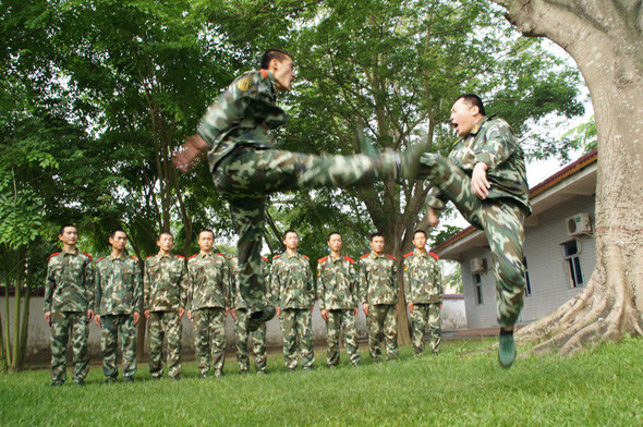 Biểu diễn động tác mẫu quyền - cước Biểu diễn động tác mẫu quyền - cước