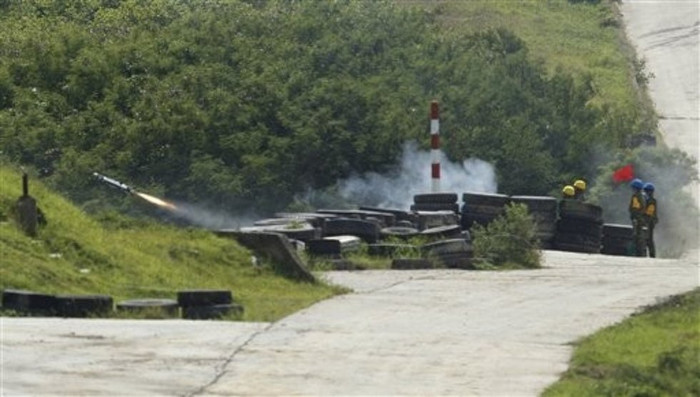 Tên lửa tầm bắn dưới 2000 m nhằm thẳng mục tiêu