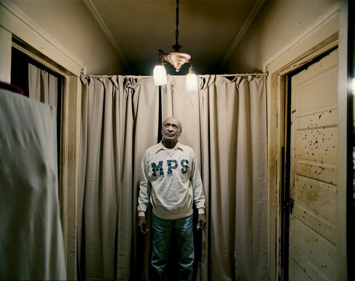 Một gian phòng tồi tàn Một gian phòng tồi tàn