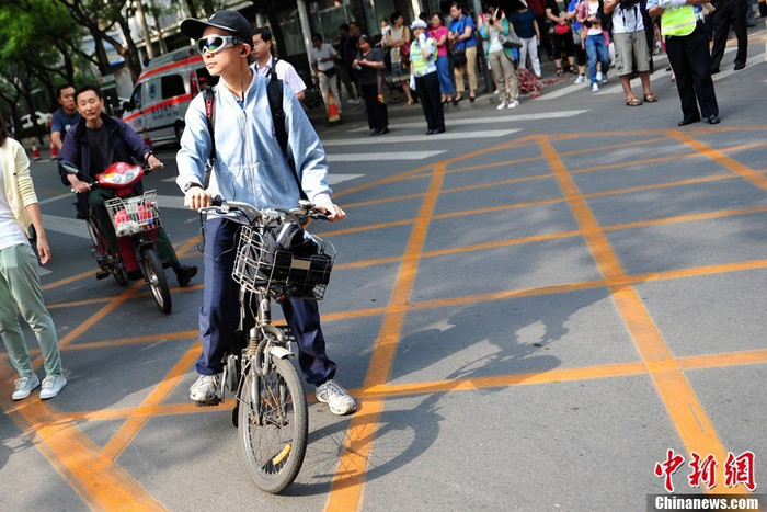 Trước cổng trường thì Trước cổng trường thì