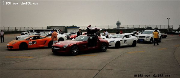 Siêu xe tập trung kín bãi Siêu xe tập trung kín bãi