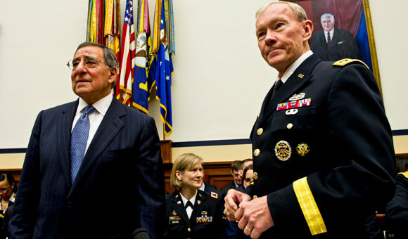 Đối lập với Trung Quốc, phái đoàn Mỹ tham dự Shangri-La 2012 với đội ngũ hùng hậu nhất: Bộ trưởng Quốc phòng Leon Panetta, Chủ tịch hội đồng tham mưu trưởng liên quân - tướng Martin Dempsey và thêm cả Tư lệnh Hạm đội 7 Samuel Locklear