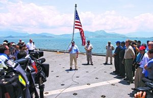 Mọi phát ngôn, "hành tung" của Bộ trưởng Quốc phòng Mỹ, Leon Panetta đều trở thành tâm điểm chú ý của giới chức Bắc Kinh và truyền thông Trung Quốc (báo TQ đăng ảnh ông Panetta thăm cảng Cam Ranh - Việt Nam với lời bình: Trước sau Mỹ cũng phải tìm kiếm nơi neo đậu, đồn trú cho lực lượng tàu chiến ở châu Á - Thái Bình Dương, việc ông Panetta thăm Cam Ranh cho thấy có thể đây là một lựa chọn) Mọi phát ngôn, "hành tung" của Bộ trưởng Quốc phòng Mỹ, Leon Panetta đều trở thành tâm điểm chú ý của giới chức Bắc Kinh và truyền thông Trung Quốc (báo TQ đăng ảnh ông Panetta thăm cảng Cam Ranh - Việt Nam với lời bình: Trước sau Mỹ cũng phải tìm kiếm nơi neo đậu, đồn trú cho lực lượng tàu chiến ở châu Á - Thái Bình Dương, việc ông Panetta thăm Cam Ranh cho thấy có thể đây là một lựa chọn)