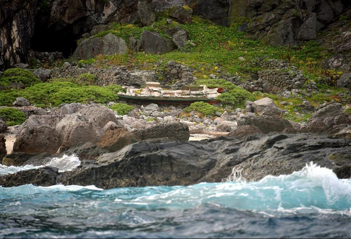 Cận cảnh đảo Senkaku trên biển Hoa Đông đang tồn tại tranh chấp chủ quyền giữa Trung Quốc, Nhật Bản. Đài Loan cũng tuyên bố chủ quyền đối với nhóm đảo này Cận cảnh đảo Senkaku trên biển Hoa Đông đang tồn tại tranh chấp chủ quyền giữa Trung Quốc, Nhật Bản. Đài Loan cũng tuyên bố chủ quyền đối với nhóm đảo này