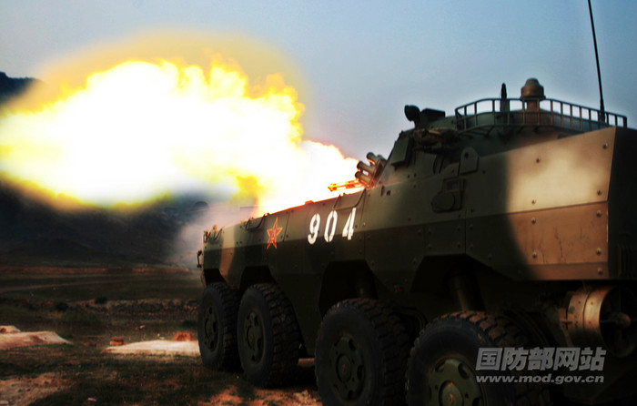 Chiến xa bánh hơi thế hệ mới vừa được trang bị đã bắt đầu nhả đạn