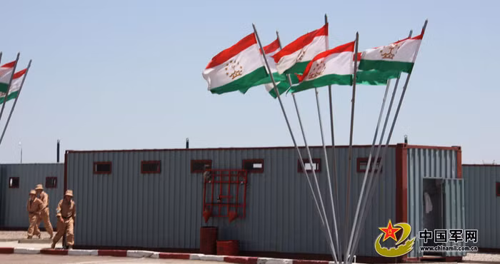 Nhà tắm, nhà vệ sinh dã chiến được dựng bằng container