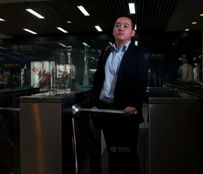 Một cử nhân tốt nghiệp ngành tài chính ngân hàng đại học Thương mại Thượng Hải may mắn xin được vào một ngân hàng, nhưng phải chấp nhận công tác địa phương 3 năm rồi mới được điều về Thượng Hải Một cử nhân tốt nghiệp ngành tài chính ngân hàng đại học Thương mại Thượng Hải may mắn xin được vào một ngân hàng, nhưng phải chấp nhận công tác địa phương 3 năm rồi mới được điều về Thượng Hải