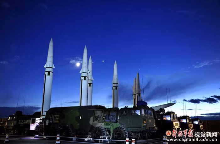 Lữ đoàn tên lửa "bách phát bách trúng" Trung Quốc chuẩn bị diễn tập ban đêm