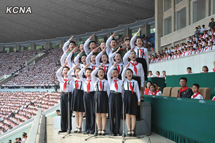 Đội Thiếu niên Bắc Triều Tiên tuyên thệ trở thành đội cận vệ "nhí" trung thành của ông Kim Jong-un