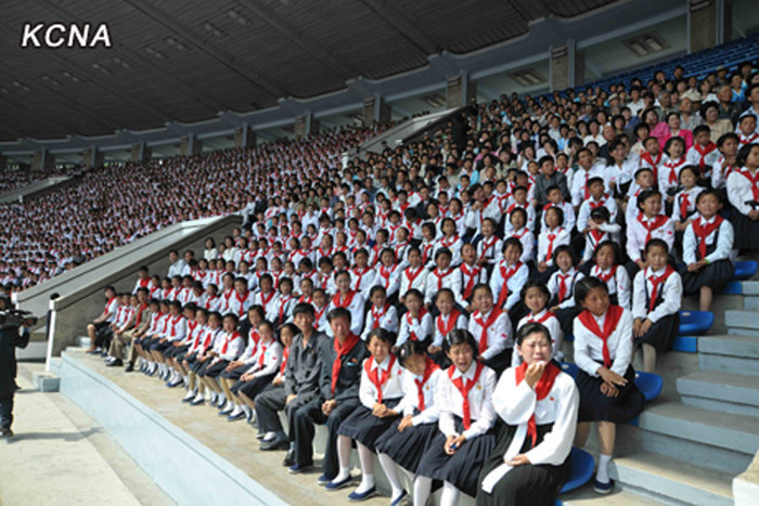 Nhiều thiếu niên Bắc Triều Tiên dự đại hội xúc động phát khóc