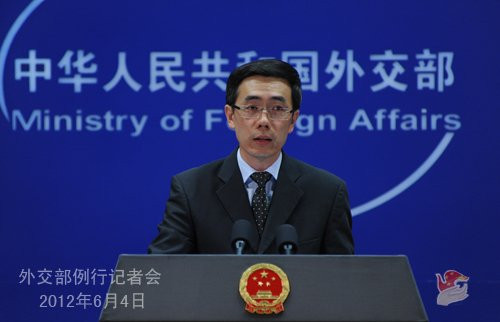 Người phát ngôn bộ Ngoại giao Trung Quốc, Lưu Vị Dân có phản ứng được đánh giá là "nhẹ nhàng" hơn so với trước Shangri-La cũng như so với phản ứng từ giới chức quân sự Trung Quốc về việc Mỹ tăng sự hiện diện của hải quân tại châu Á - Thái Bình Dương lên 60% Người phát ngôn bộ Ngoại giao Trung Quốc, Lưu Vị Dân có phản ứng được đánh giá là "nhẹ nhàng" hơn so với trước Shangri-La cũng như so với phản ứng từ giới chức quân sự Trung Quốc về việc Mỹ tăng sự hiện diện của hải quân tại châu Á - Thái Bình Dương lên 60%