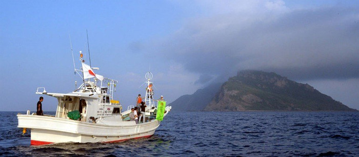 Tàu cá chở 7 nghị sĩ Nhật Bản đến Senkaku sáng 26/6