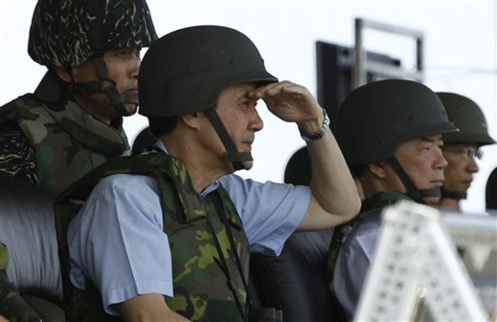 Ông Mã Anh Cửu trực tiếp quan sát tập trận, đồng thời nhấn mạnh: "Vong chiến tất nguy!" - quân đội mà quên nhiệm vụ sẵn sàng chiến đấu, đất nước lâm nguy